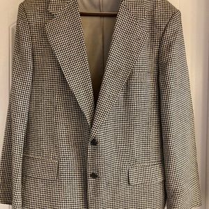 Men’s 42R black houndstooth sports coat